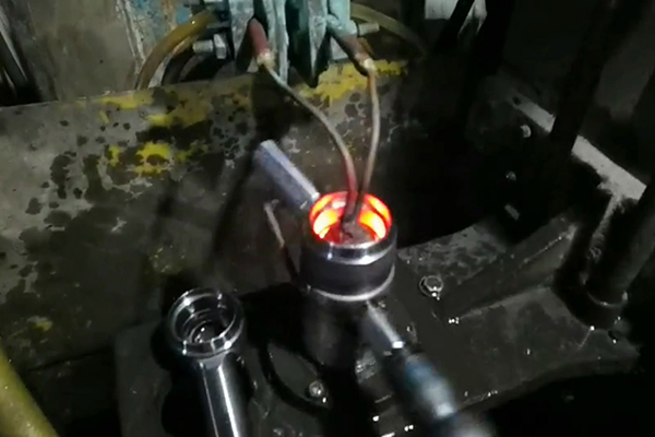 高頻淬火機(jī)床可以對(duì)內(nèi)孔自動(dòng)化淬火