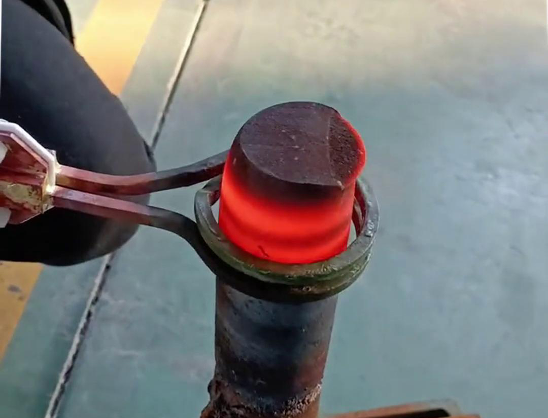 海拓手持式高頻加熱機(jī)，加熱實(shí)心棒料真有一手！