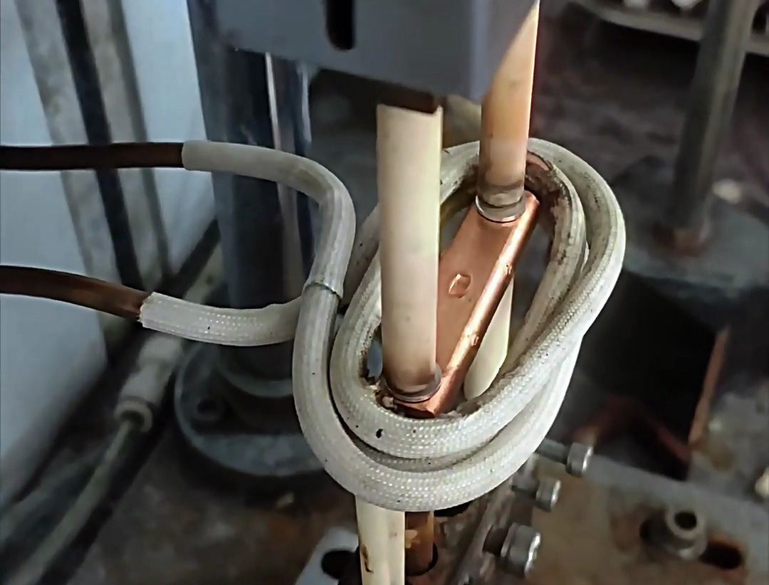 銀觸點半自動化高頻焊接設備：人工輔助與自動焊接的高效結(jié)合