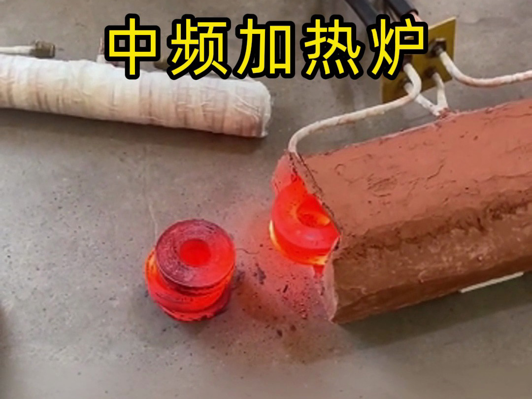 棒料紅沖要自動送料中頻加熱爐？當然有！自動化鍛造方案這樣配