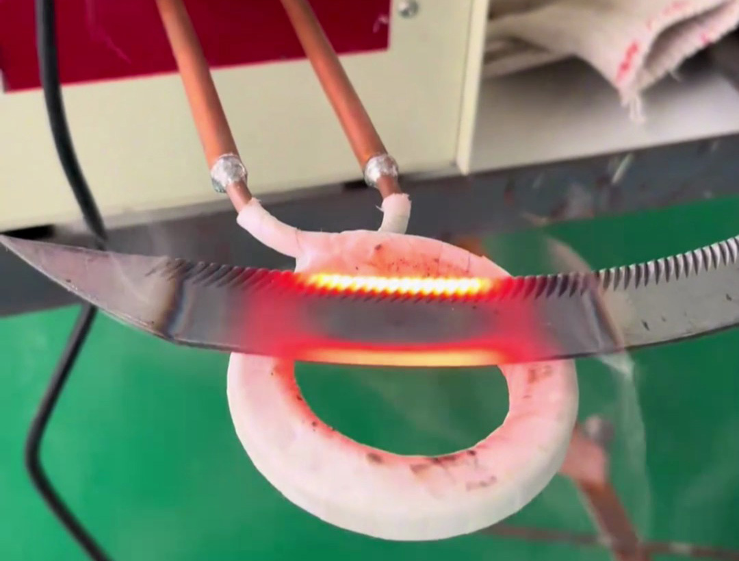 鐮刀整體淬火：高頻淬火機(jī)的工藝測(cè)試實(shí)踐