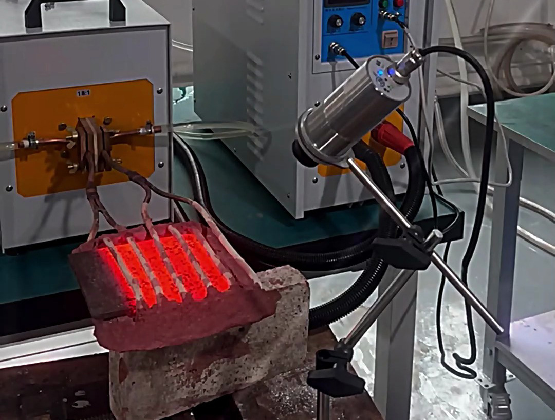 這款帶紅外溫控檢測的高頻感應加熱機,它支持最高正負5度的溫度控制