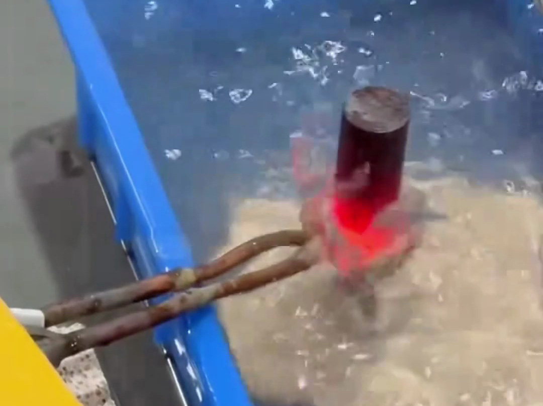 真神奇了,在水中也能用高頻加熱機加熱金屬材料