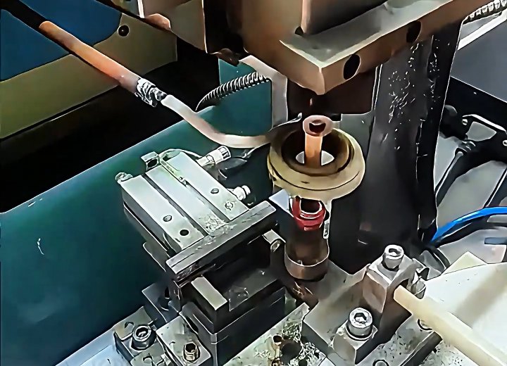 銀觸點高頻自動化焊接設(shè)備,支持多材料組合焊接及特殊工藝需求