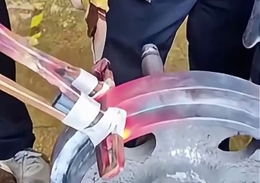 一種類(lèi)行車(chē)輪表面淬火熱處理工藝測(cè)試,利用感應(yīng)加熱設(shè)備局部感應(yīng)熱處理工藝