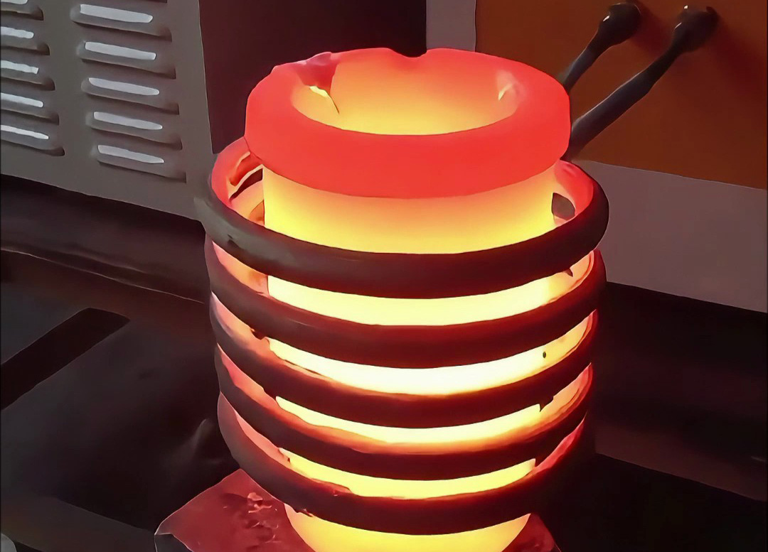 這款小型高頻熔煉爐僅需 220V 家用電源即可輕松啟動