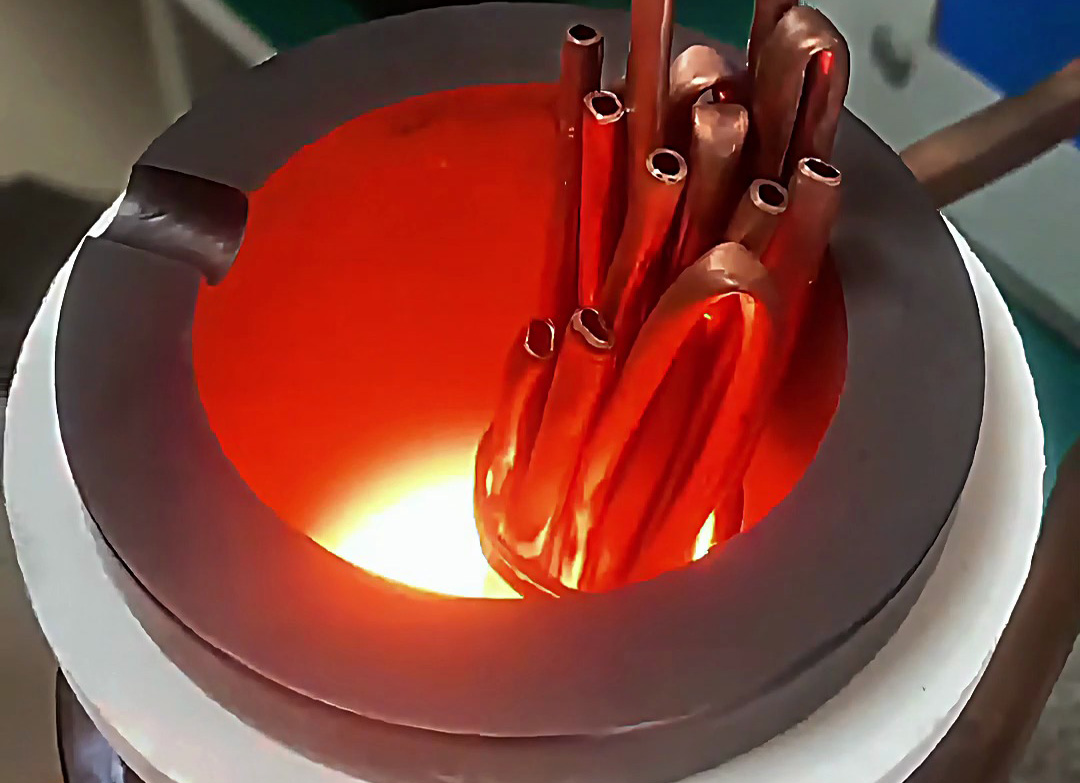 10公斤簡易金屬熔煉爐，采用380V專用感應加熱電源