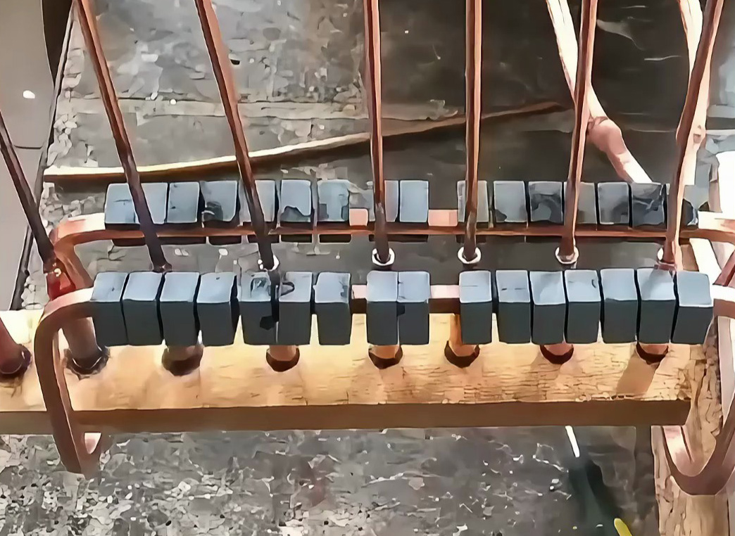 多根銅管移動通過式焊接是常見需求，超高頻焊接機便是理想解決方案